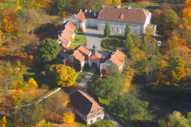 Schloss Herrenhaus Hotel Restaurant Unterkunft Appartements Zimmer in Polen Masuren